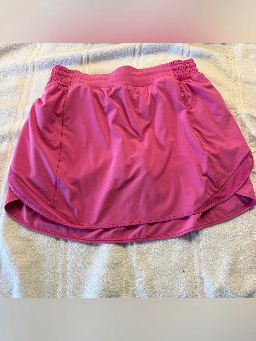 Lululemon Hotty Hot High-Rise Skirt (Sonic Pink / Bright Pink) - Size 12